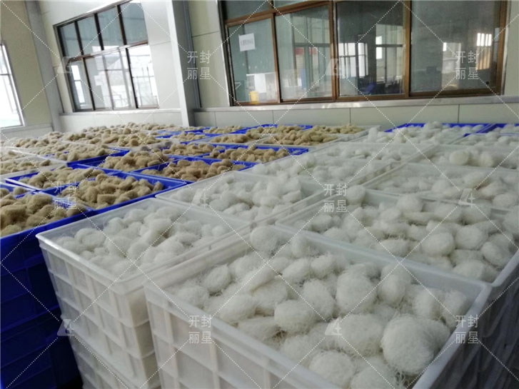 速食粉丝机设备加工粉丝和手工造作有什么分歧？