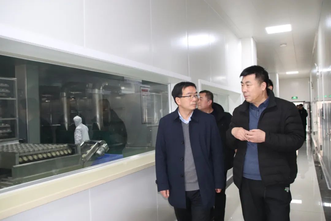 参观W66利来官网酸辣粉出产线 参观W66利来官网酸辣粉出产线