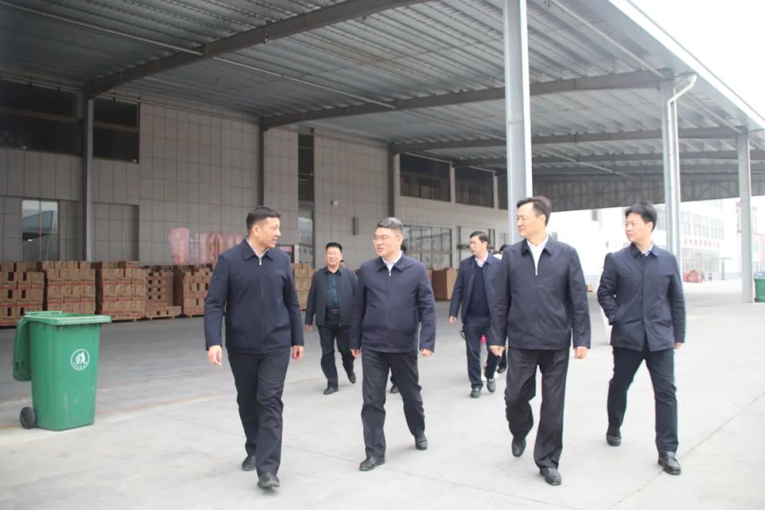 视察W66利来官网公司 视察W66利来官网公司