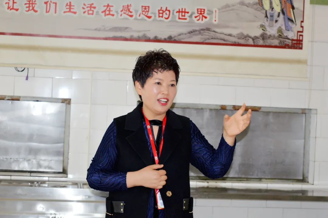 W66利来官网机械召开例会